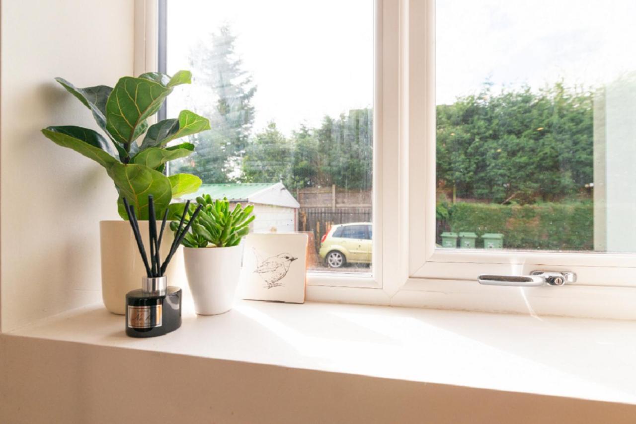 Beautiful 6 Bedroom Holiday Home, Manchester ウィゼンショー エクステリア 写真