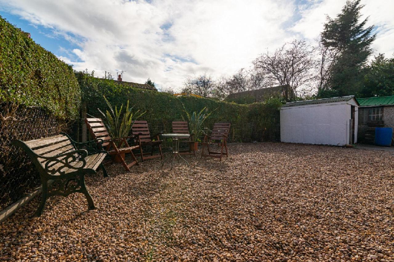 Beautiful 6 Bedroom Holiday Home, Manchester ウィゼンショー エクステリア 写真